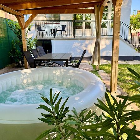 فيلا Sparkling Time Apartman Hajdúszoboszló المظهر الخارجي الصورة
