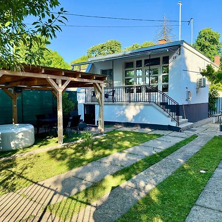 فيلا Sparkling Time Apartman Hajdúszoboszló المظهر الخارجي الصورة
