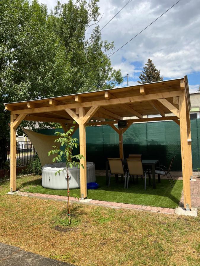 فيلا Sparkling Time Apartman Hajdúszoboszló المظهر الخارجي الصورة